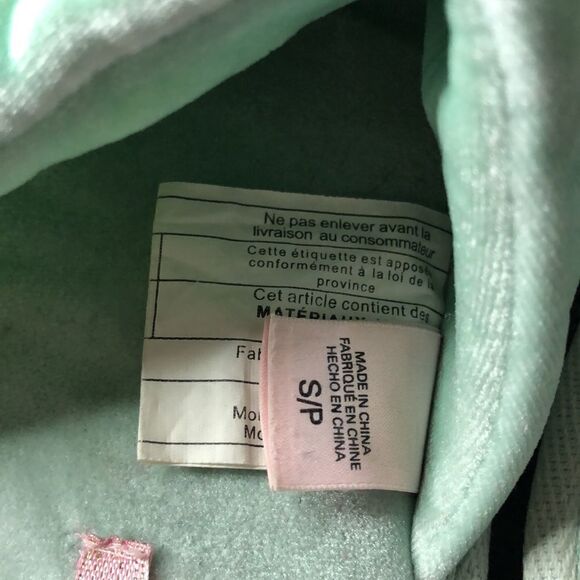 Victoria’s Secret grey pom pom Slippers  light  green fuzzy house shoes - Picture 4 of 6